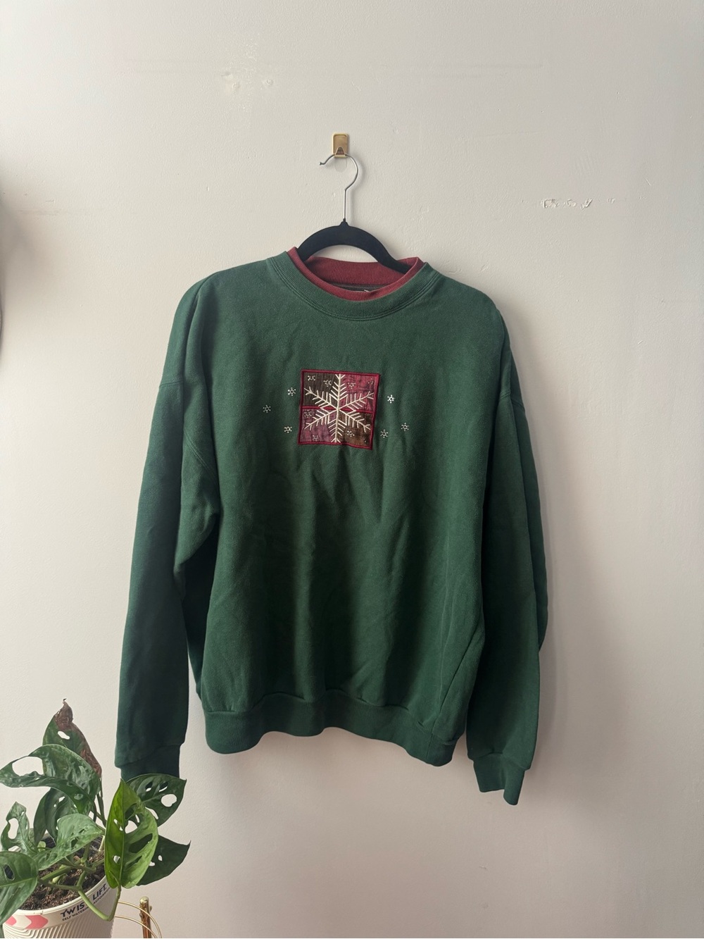 Vintage Green Crewneck With Embroidered Snowflake
